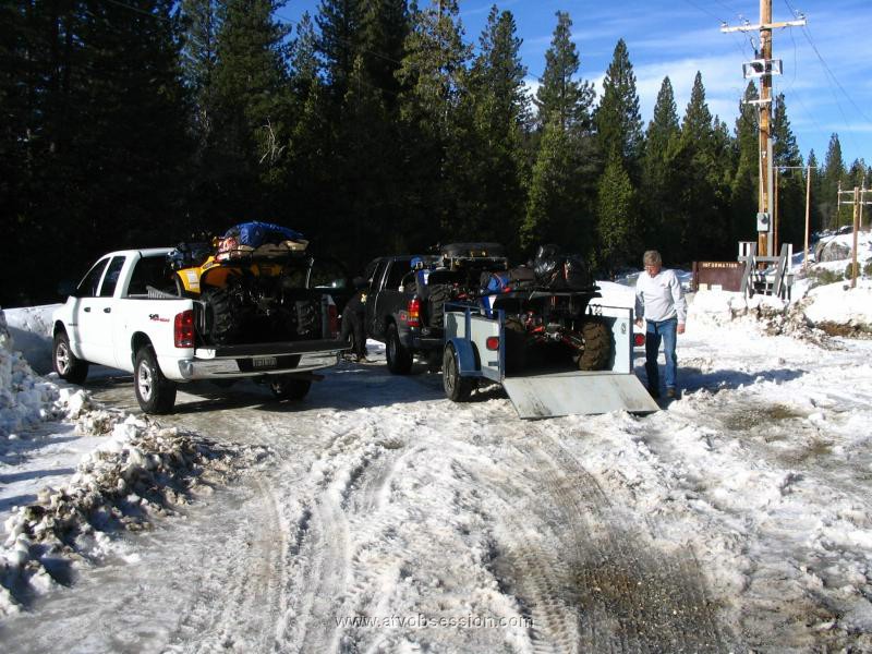 04. Eagle Lakes Road...Dan begins to unload..nobody around..jpg