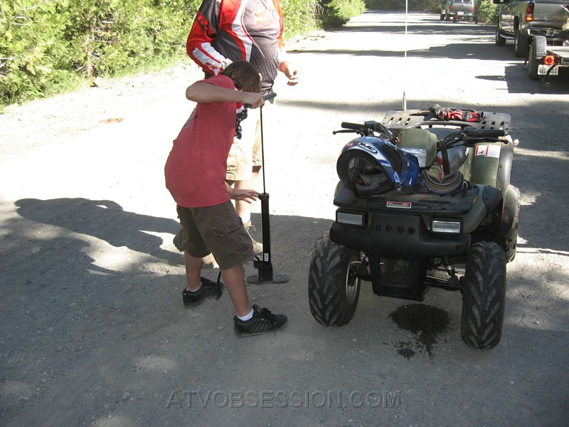 03. Get the newbie, Kenan to pump his own tires..jpg