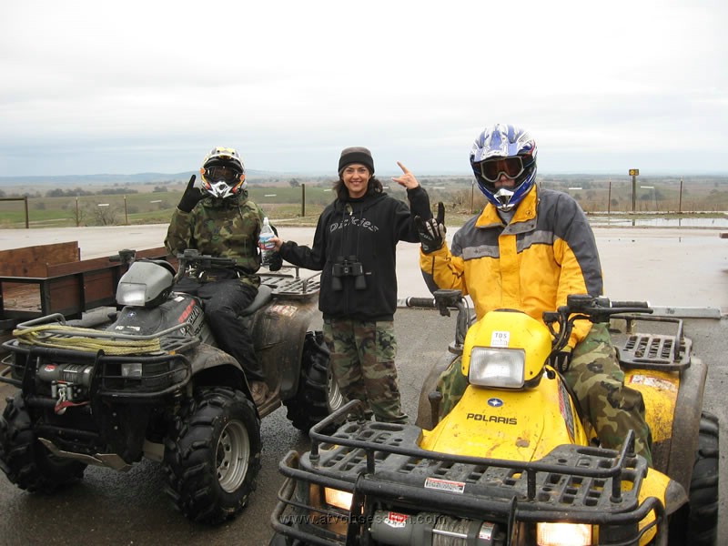 01. Kane Wilson, Lori and Trace Wilson...sons and mom ready for mud..jpg