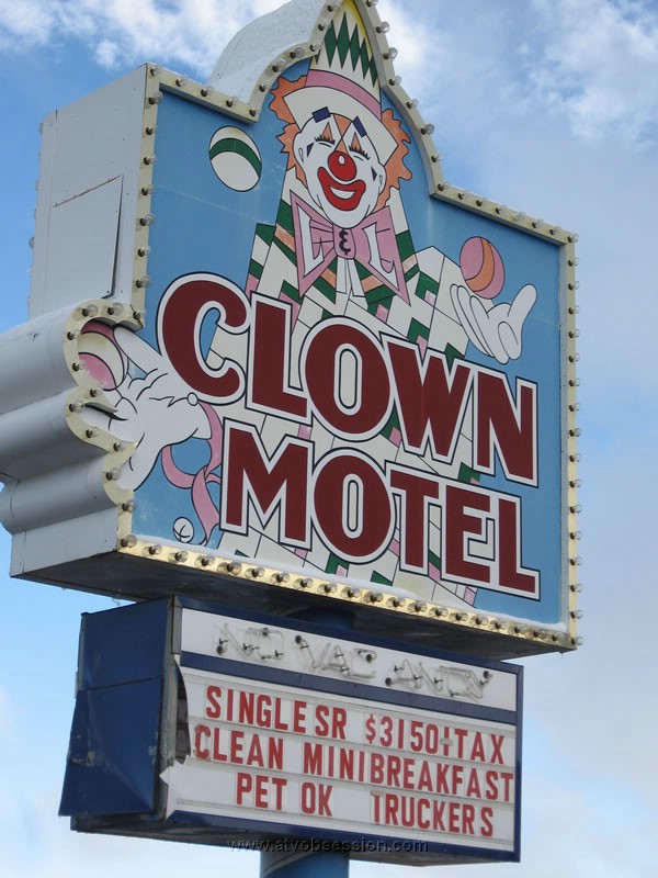 004. Ok..so it's out of sequence, but we arrive at the Clown Motel..jpg