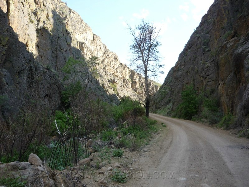 59.Rock Canyon on the way back, totally different lighting.jpg